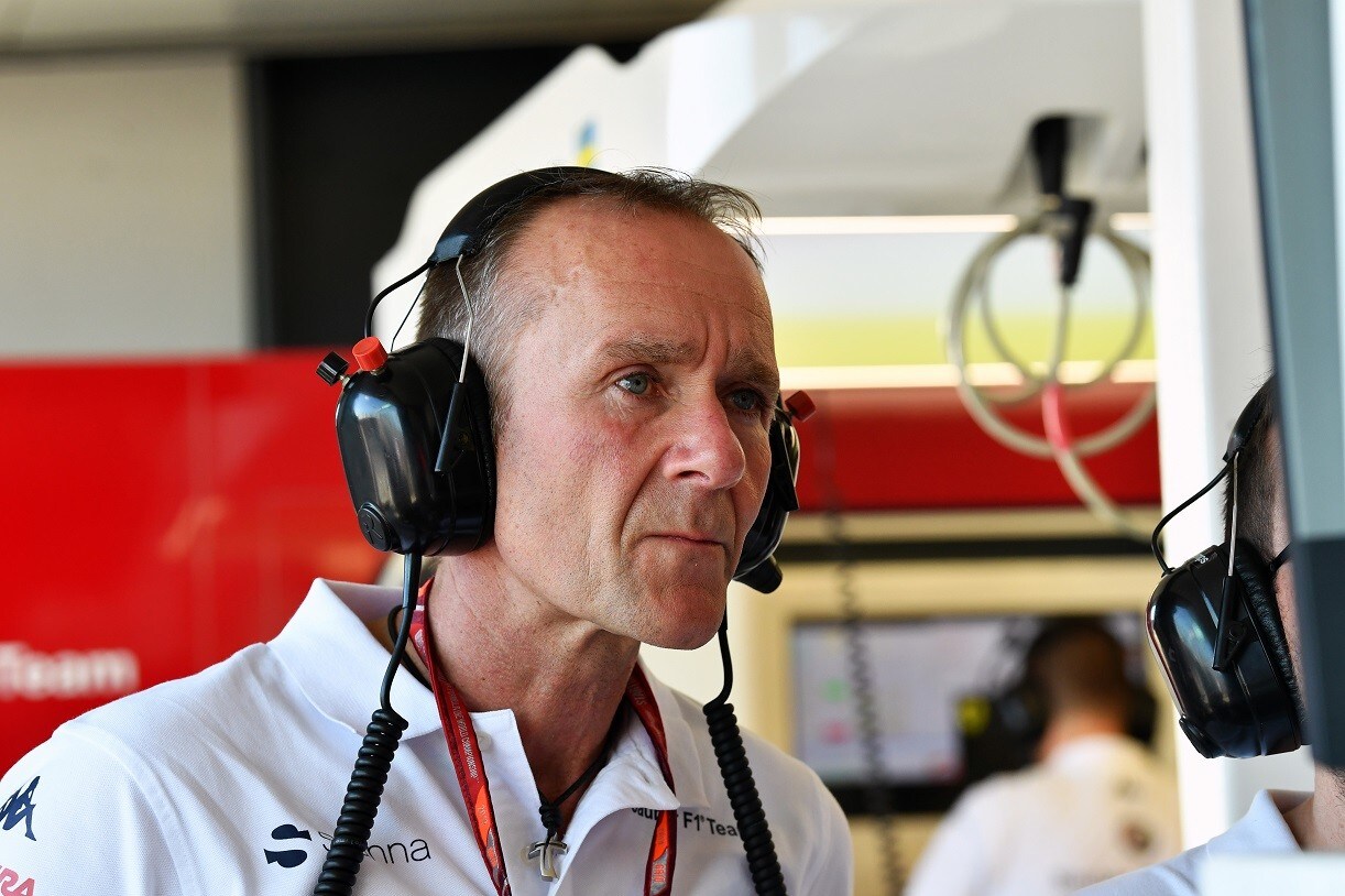 Alfa Romeo-Sauber solleva il dt Jorg Zander