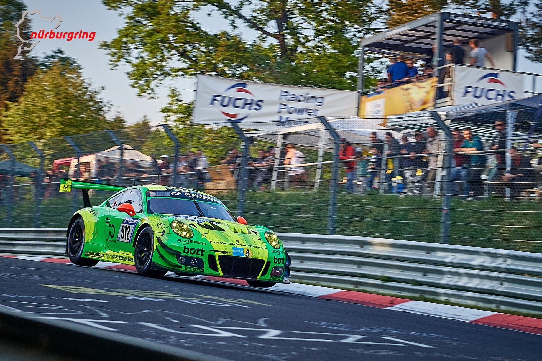 24 Ore del Nurburgring, Porsche incontenibile