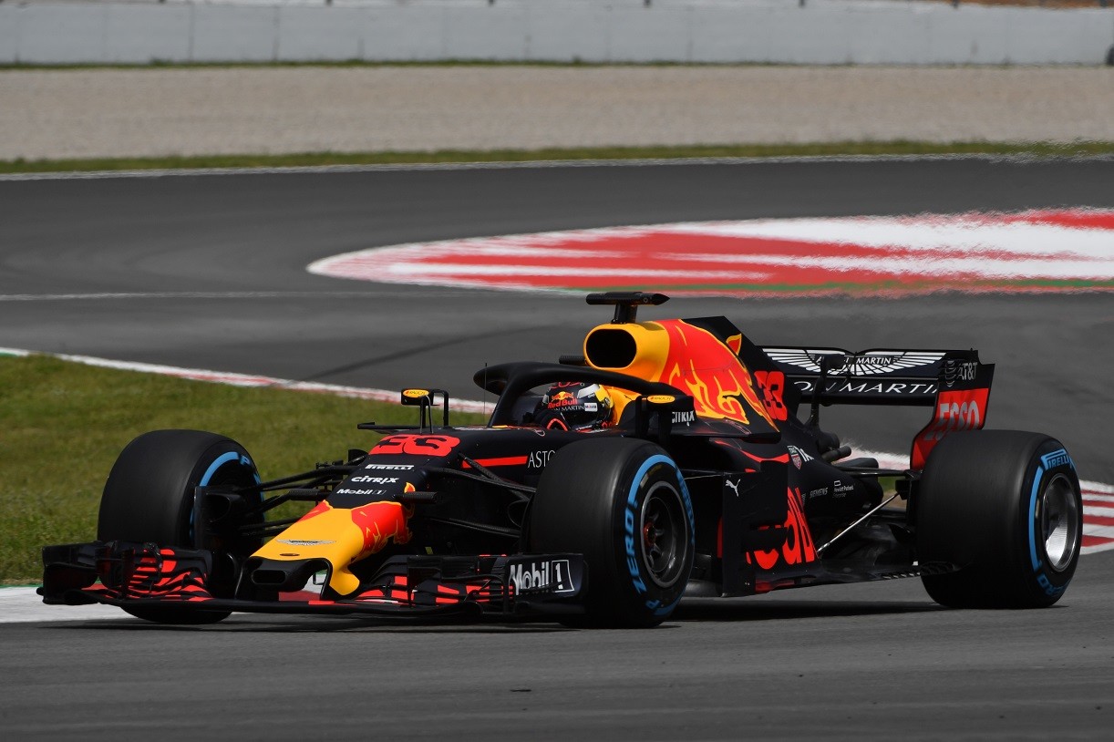 Test Formula 1 Spagna, Verstappen sposta le luci dalla Mercedes