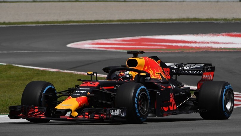 Test Formula 1 Spagna, Verstappen sposta le luci dalla Mercedes