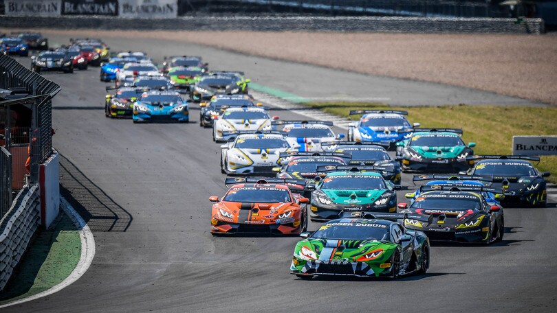 Lamborghini Super Trofeo, Postiglione - Basz, Altoé - Zampieri protagonisti a Silverstone