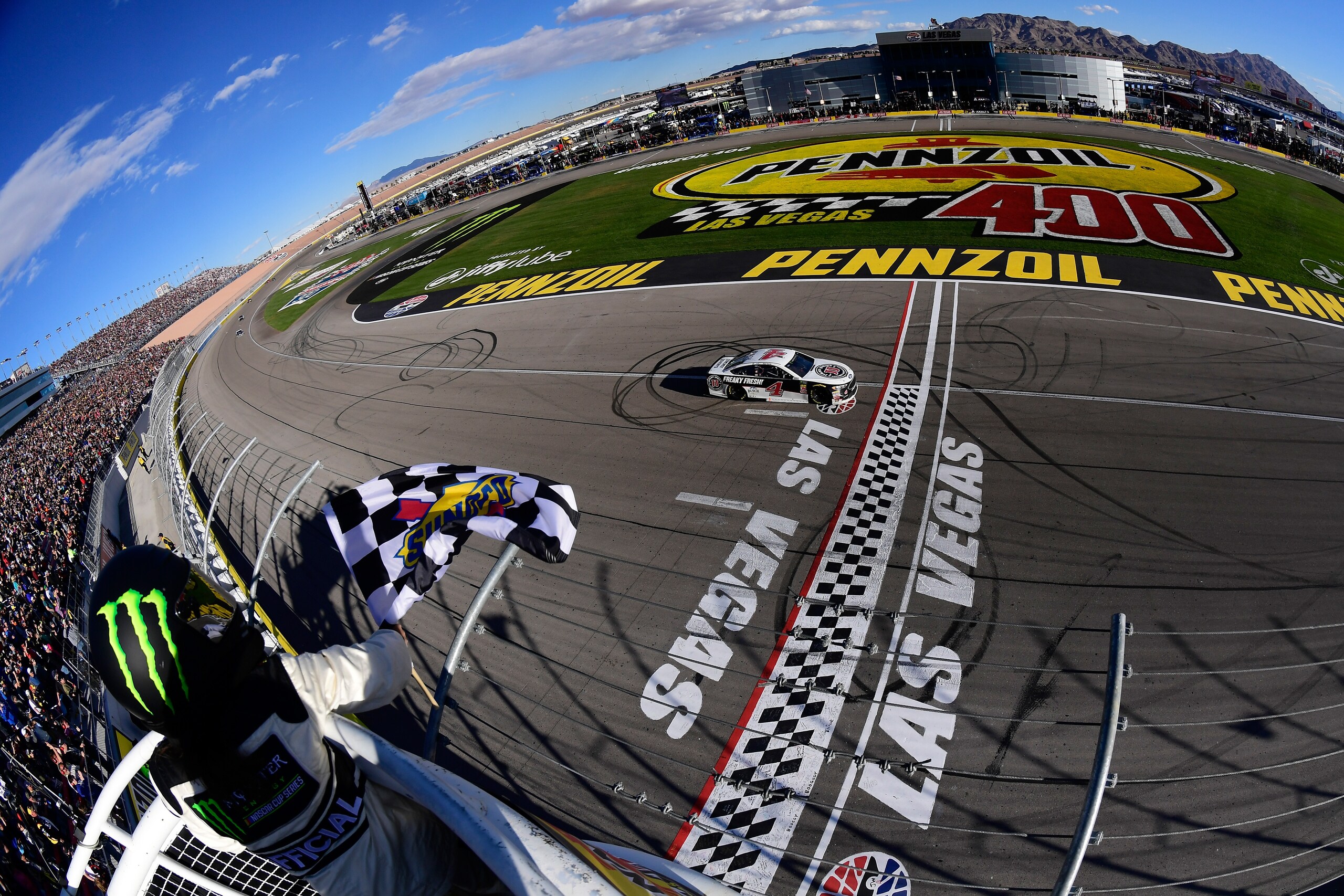 Nascar: a Las Vegas Harvick è incontenibile