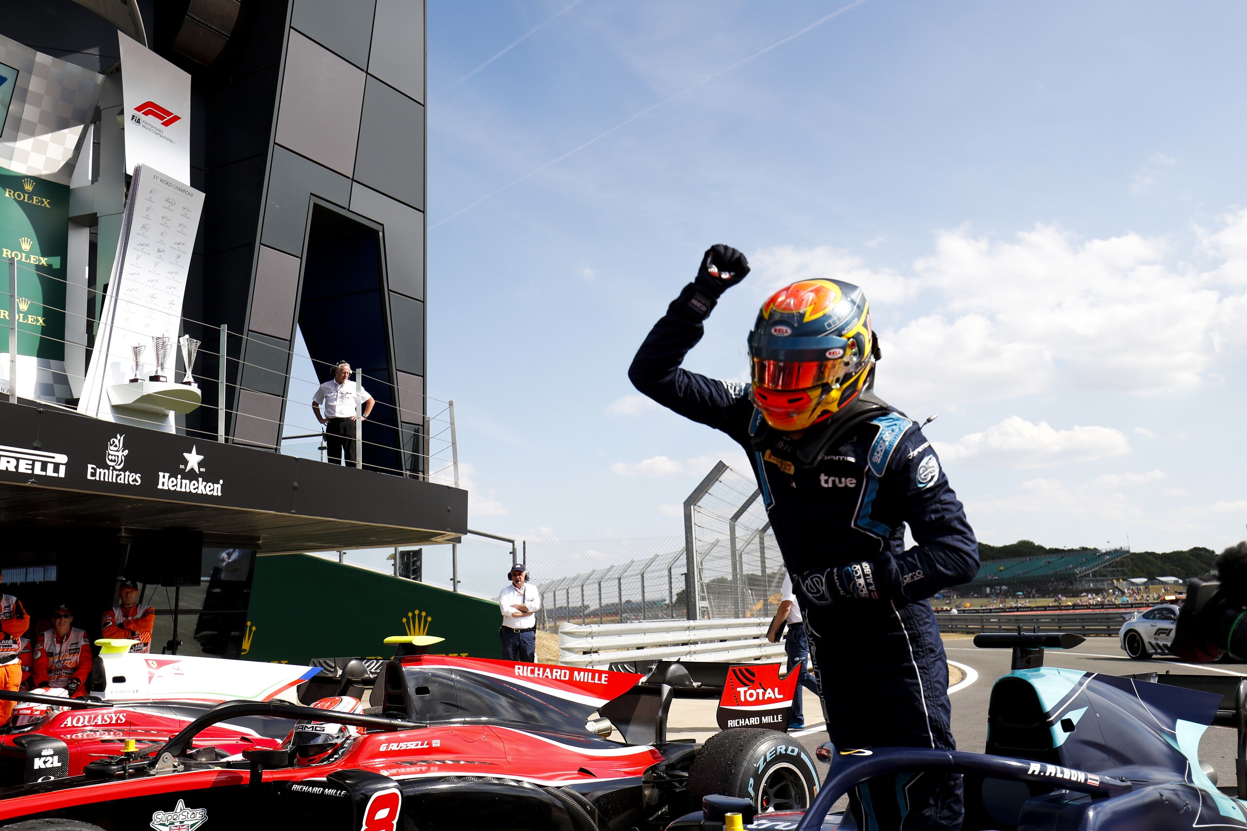 F2 Silverstone, Albon batte Russell al pit-stop