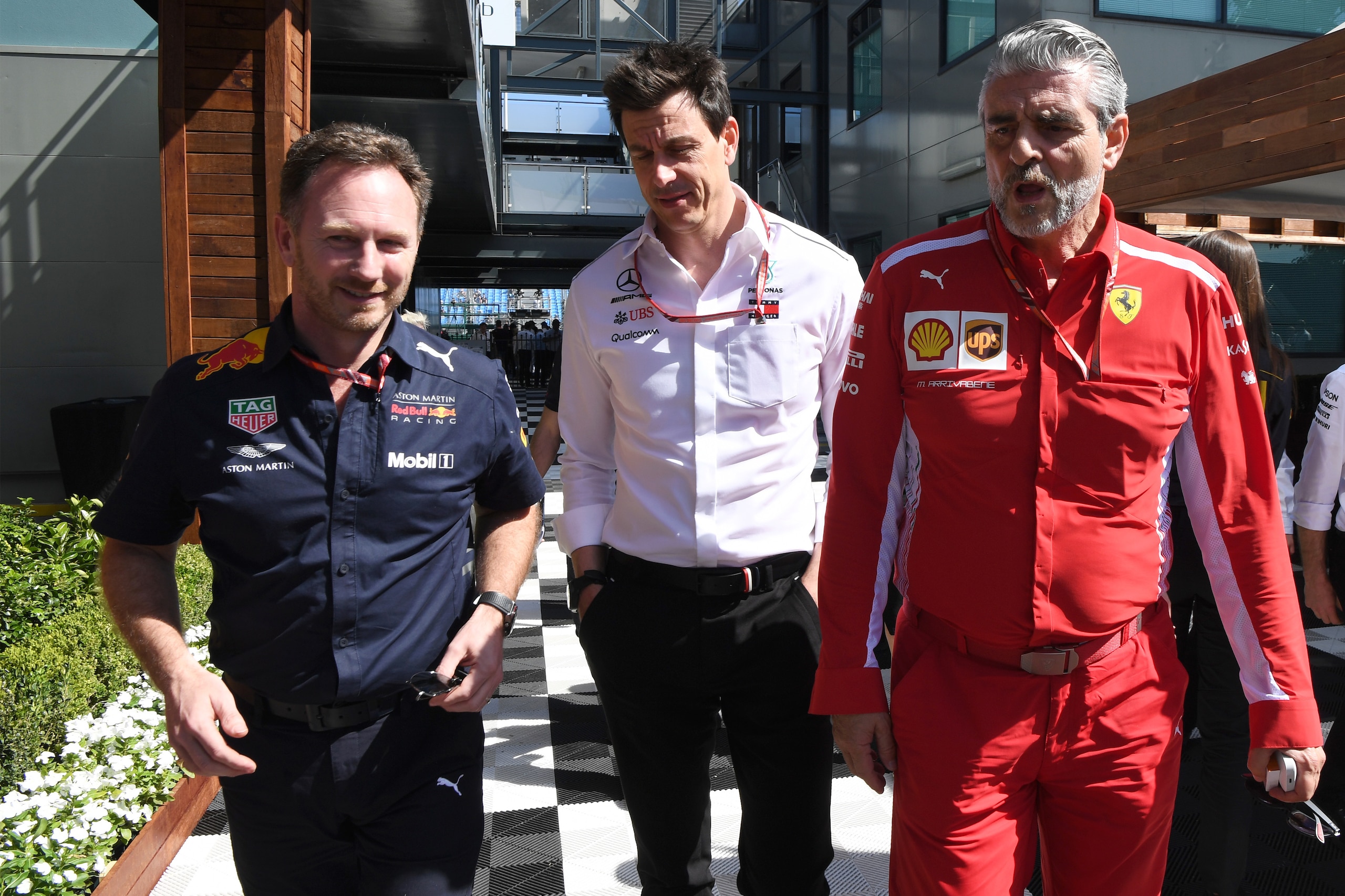 Ferrari-Mercedes, Arrivabene reagisce: Noi incompetenti? Vergogna