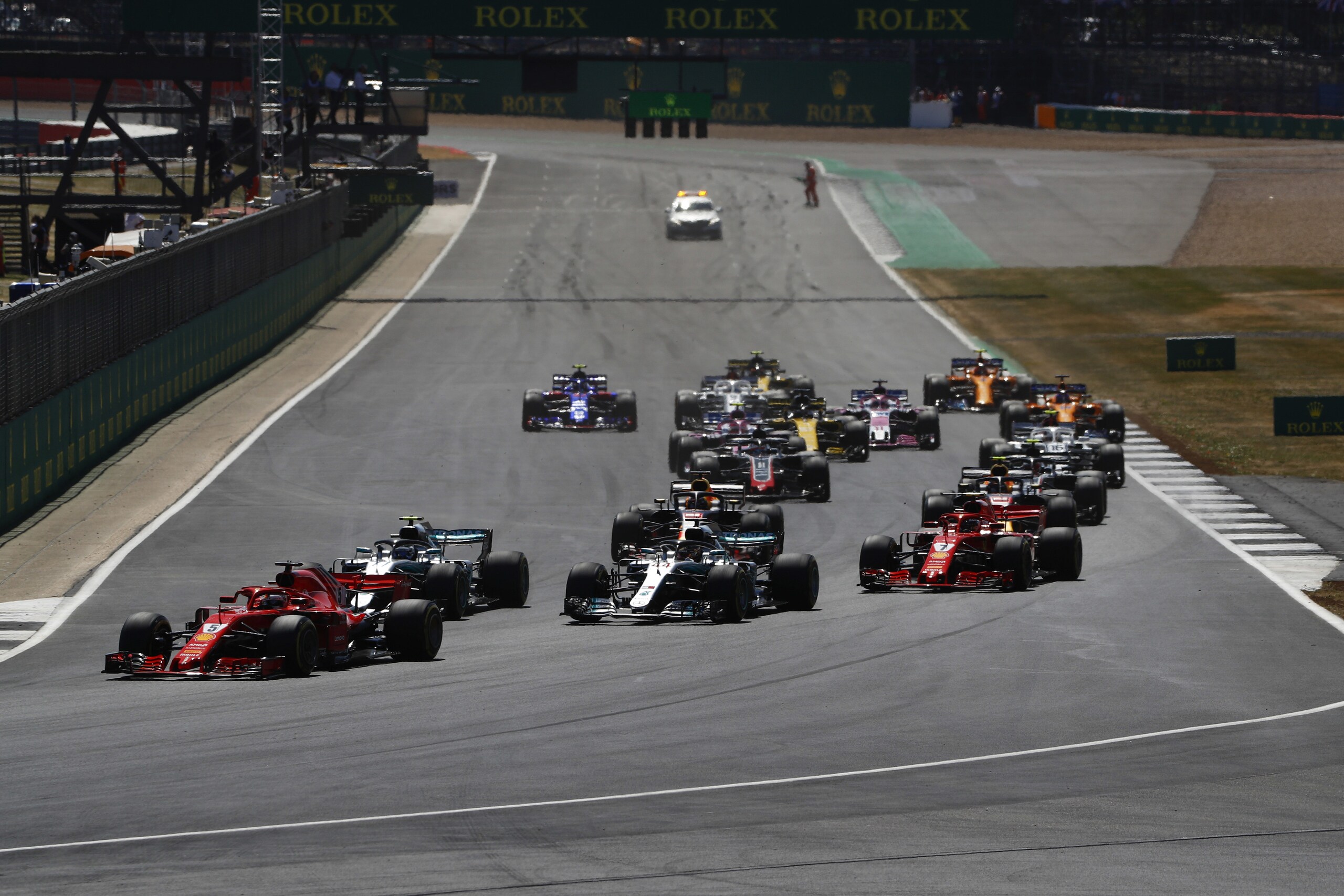 Ferrari vola e Mercedes recrimina sulle "strategie interessanti"