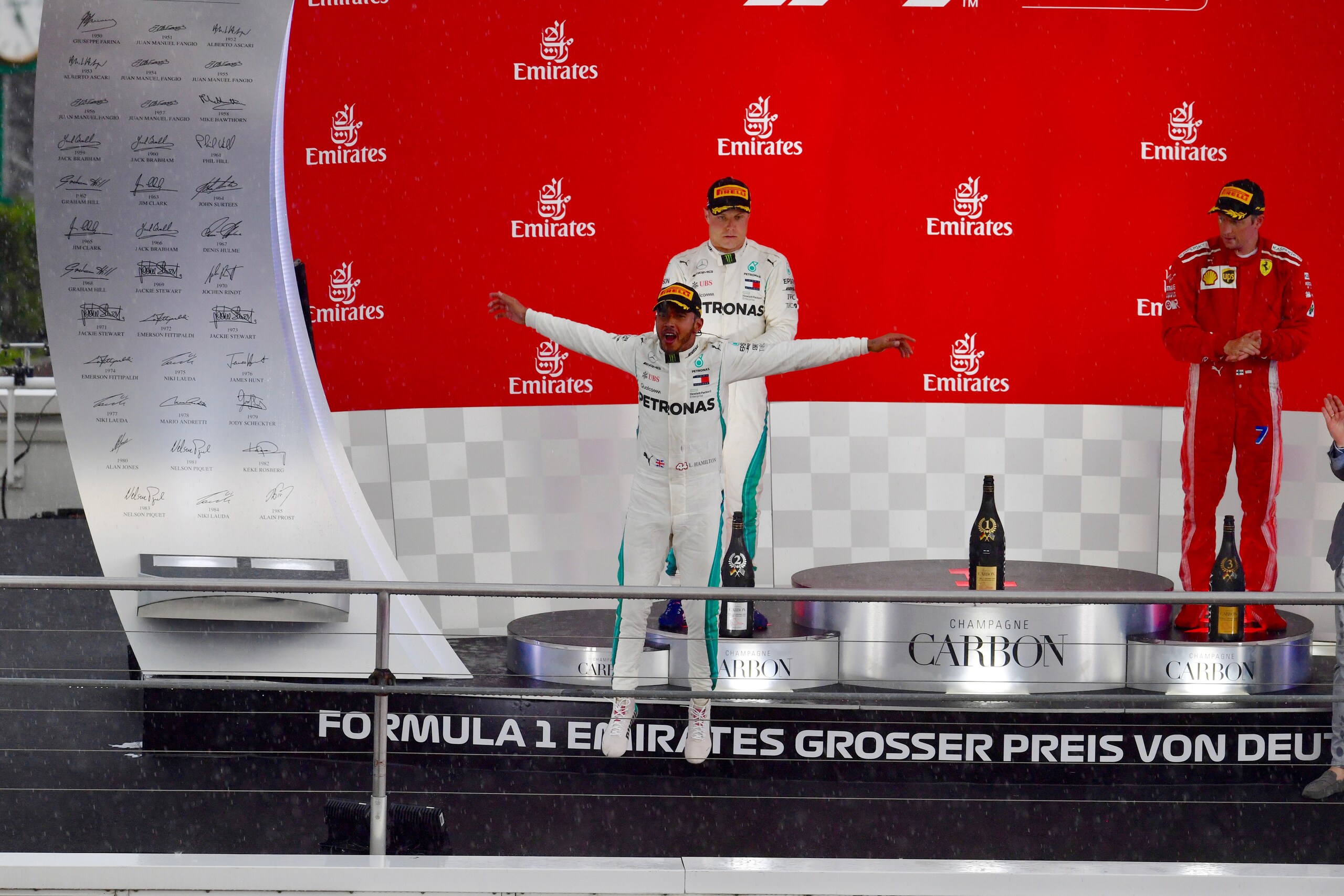 Formula 1 Germania: Vettel vola fuori, doppietta Mercedes