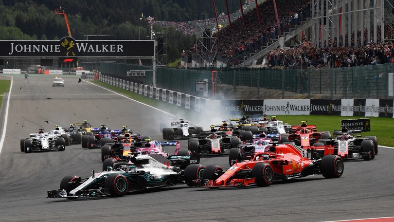 Formula 1 Belgio, pauroso incidente al via: foto