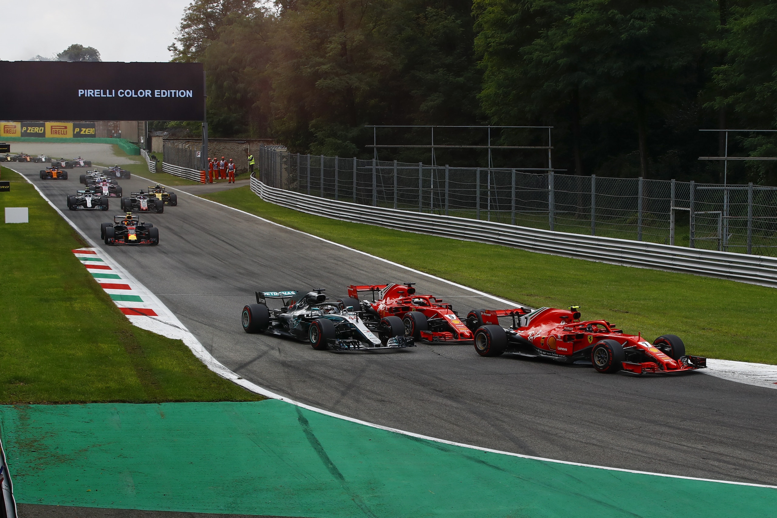 Formula 1 Monza, il contatto tra Hamilton e Vettel: foto