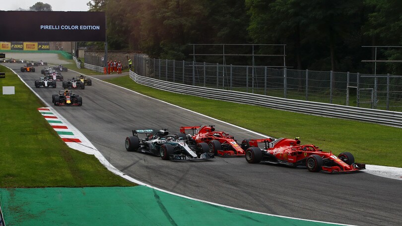 Formula 1 Monza, il contatto tra Hamilton e Vettel: foto