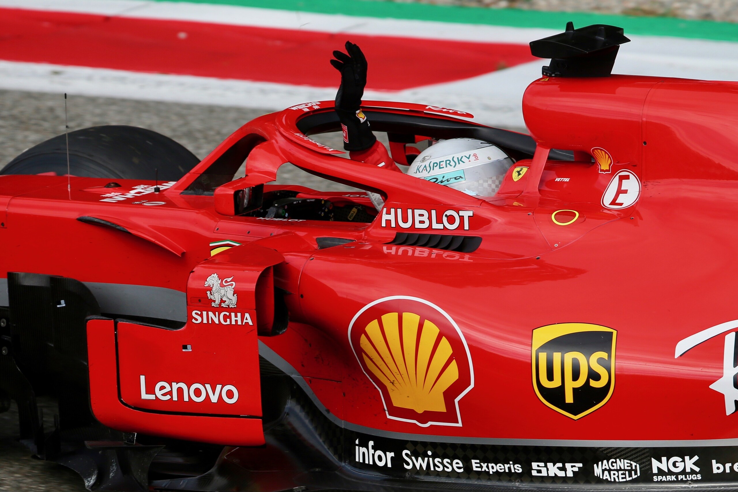 Forza, Seb! Non lamentarti e mostra gli attributi