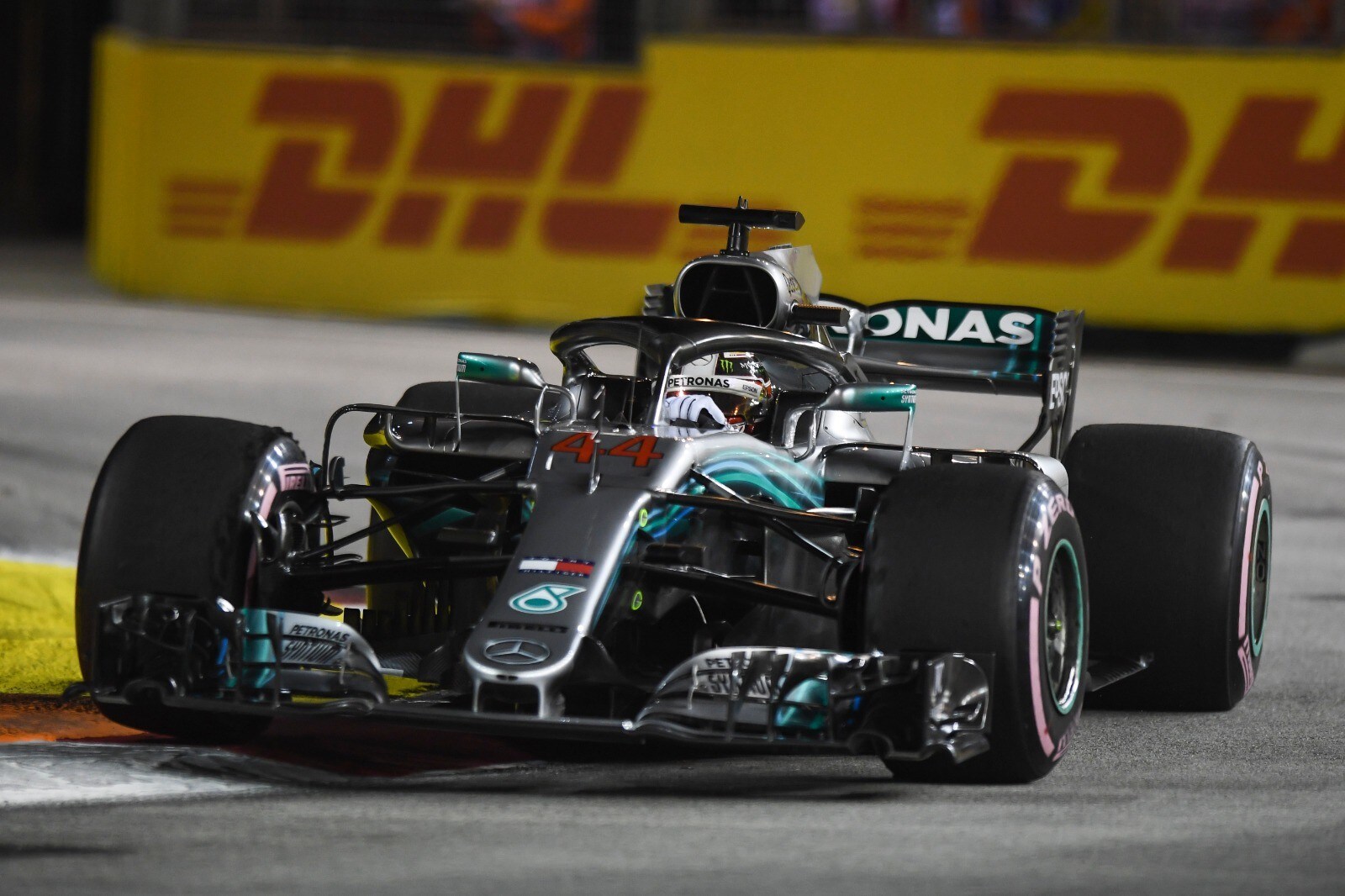 Formula 1 Singapore: pole record di Hamilton, Vettel è terzo