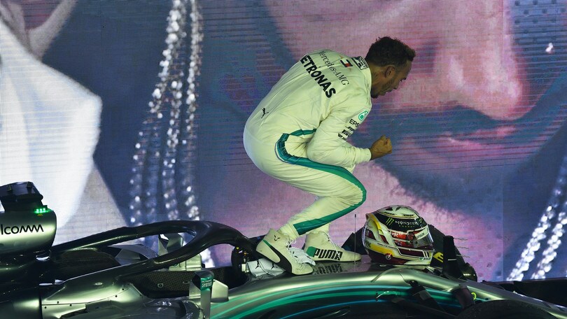Formula 1 Singapore, Hamilton: Una gara lunga, e le Ferrari sono sparite