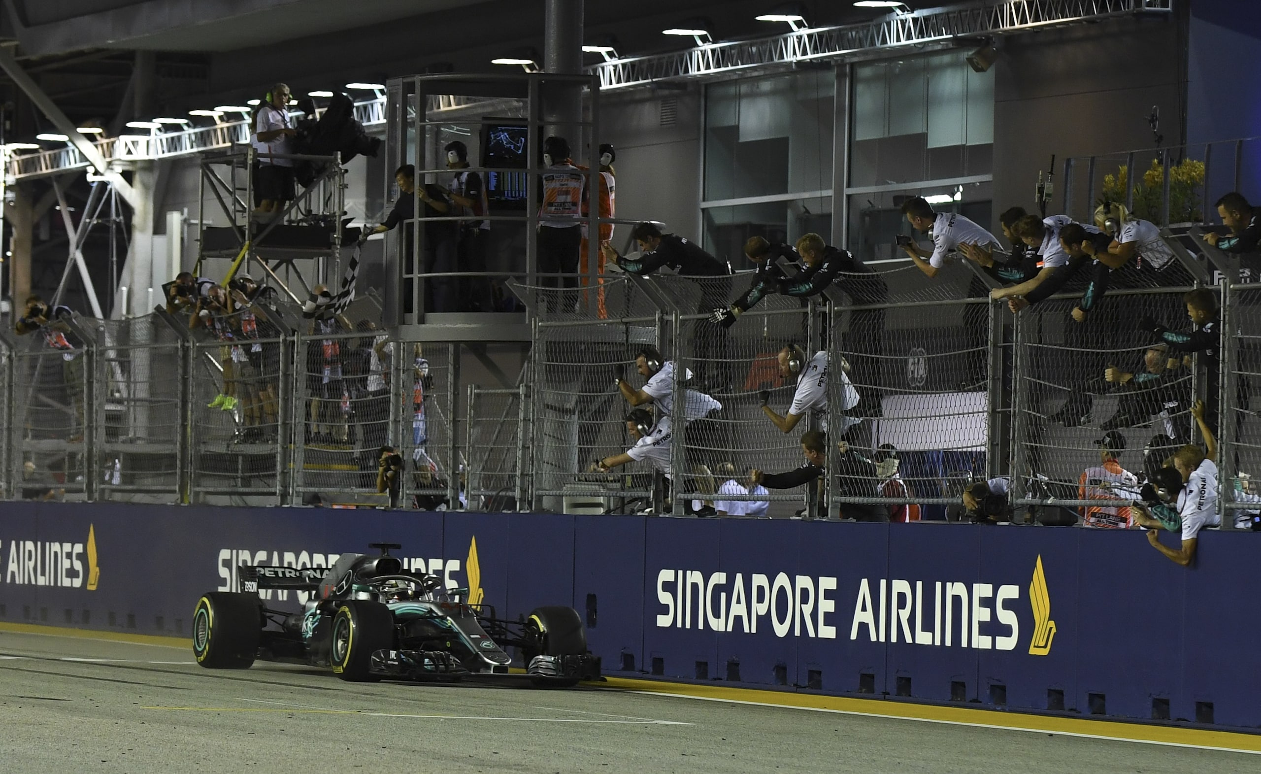 Formula 1 Singapore, soddisfazione Wolff: Mercedes sfata un tabù