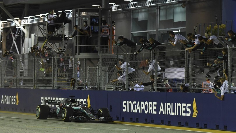Formula 1 Singapore, soddisfazione Wolff: Mercedes sfata un tabù