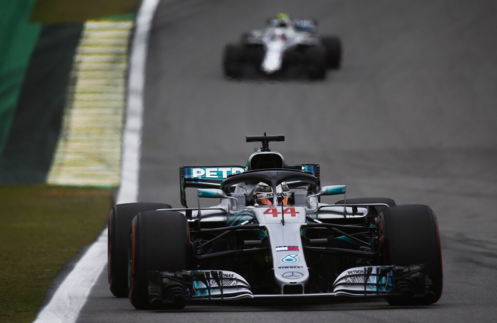 Formula 1 Brasile: Hamilton, dalla pole bacchetta l'irrispettoso Sirotkin