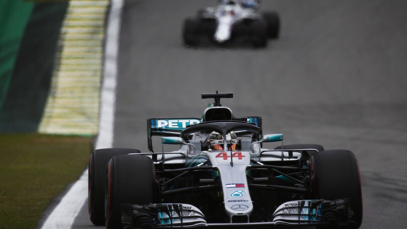 Formula 1 Brasile: Hamilton, dalla pole bacchetta l'irrispettoso Sirotkin