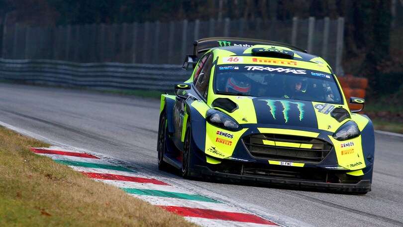 Valentino Rossi domina la prima tappa a Monza