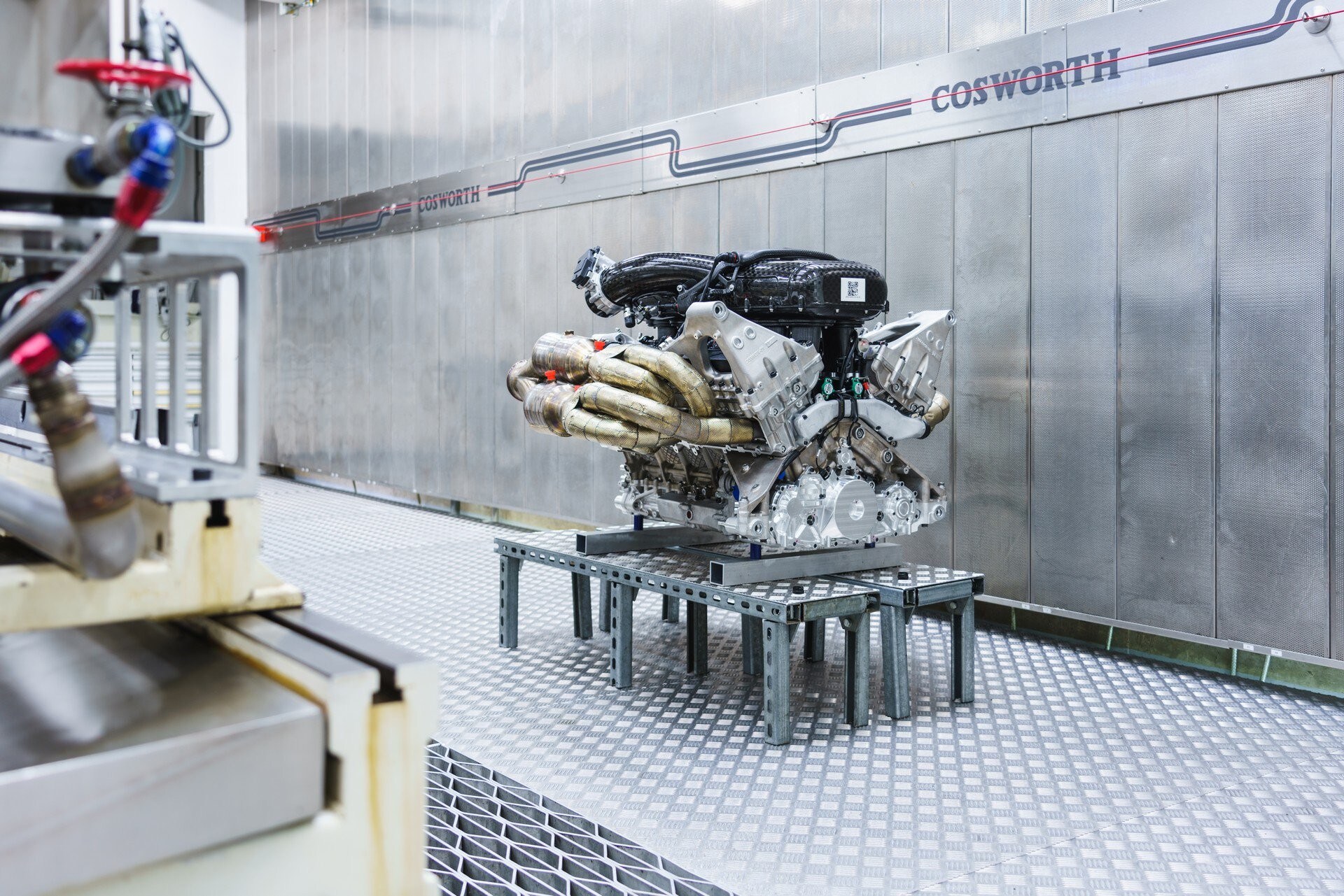 Aston Martin Valkyrie, il sound del V12: video