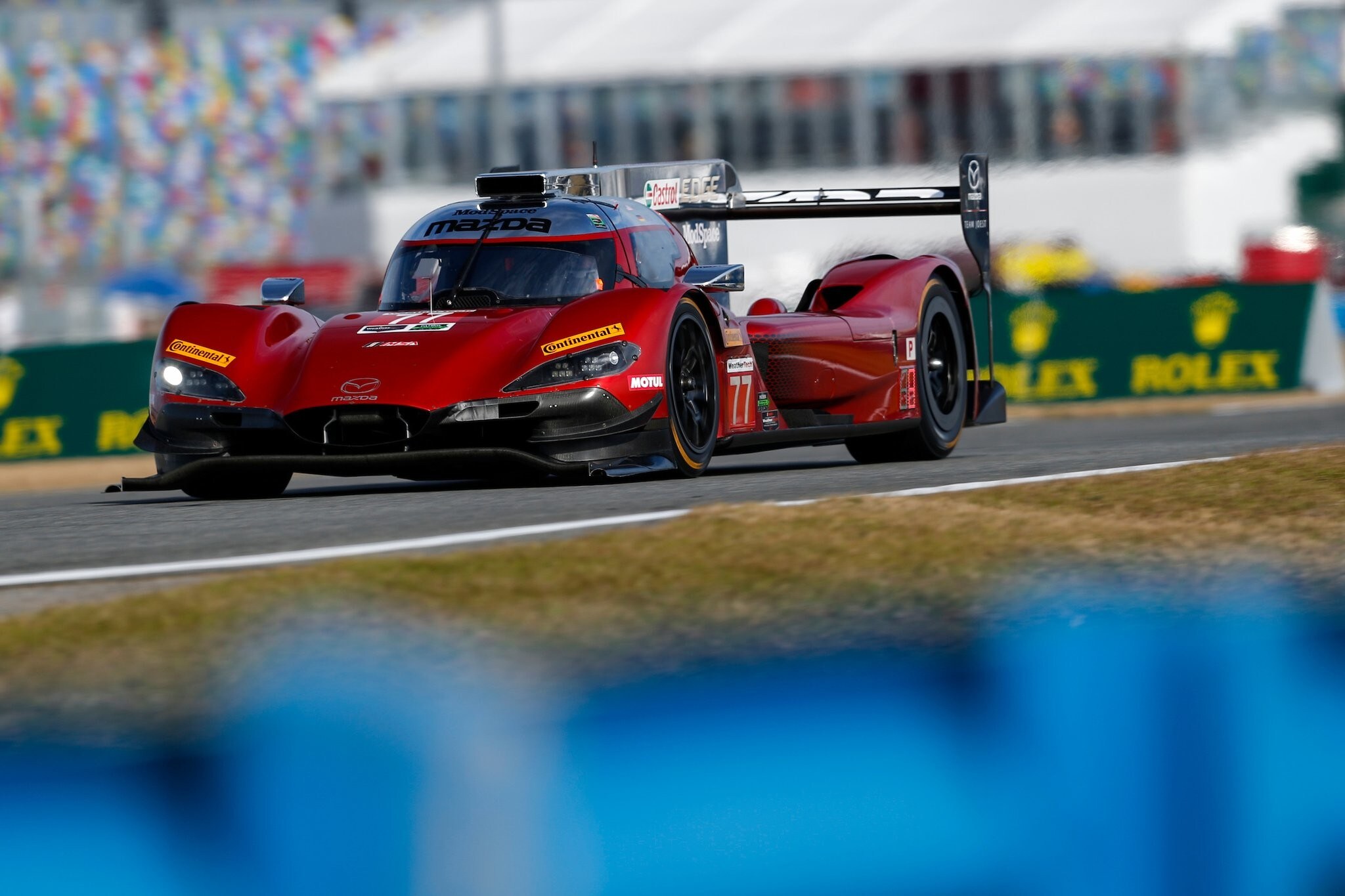 Roar Before Daytona, Giorno 1: Mazda al top con Jarvis