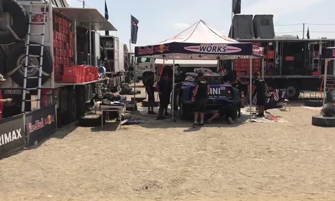 VIDEO: | Carlos Sainz onora la Dakar