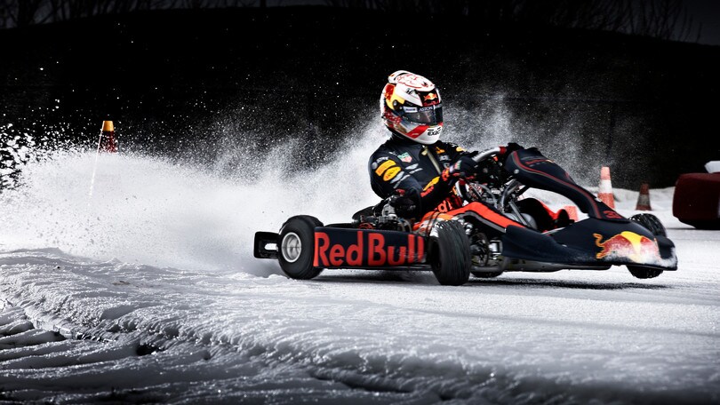 Red Bull, Verstappen e Gasly si scaldano sul ghiaccio: foto