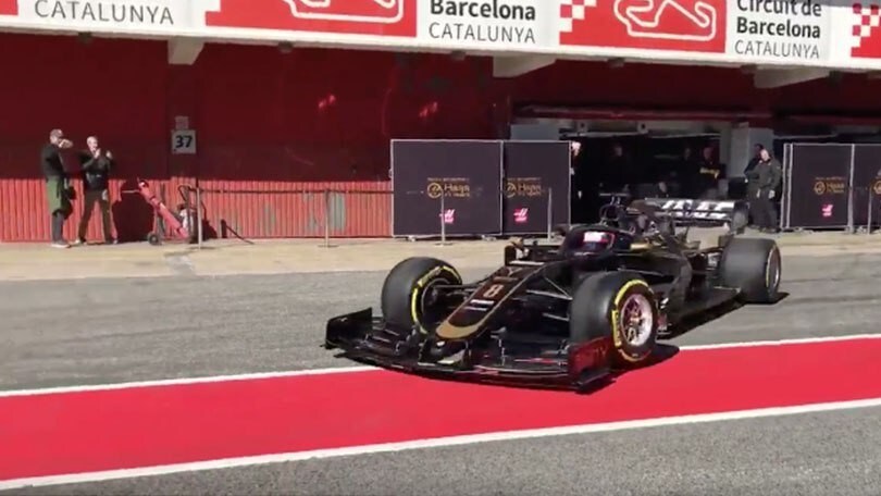 Formula 1, Haas VF19 in pista a Barcellona