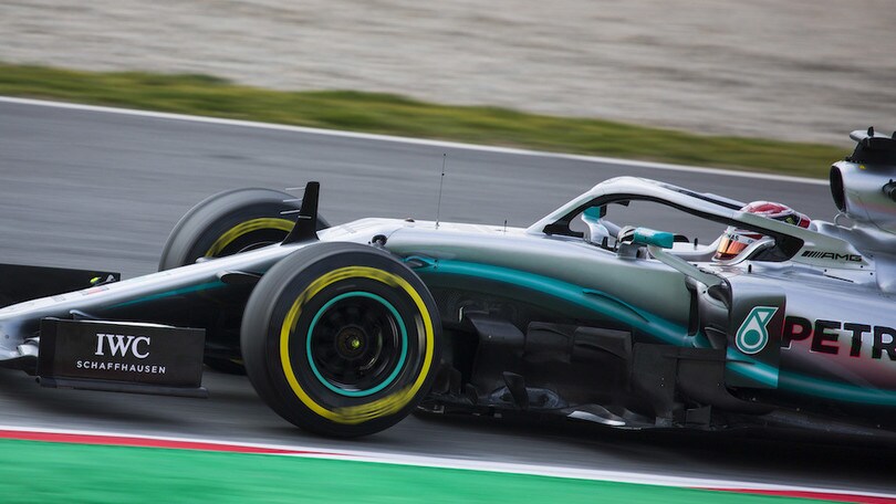 F1, Hamilton: "Ferrari sempre forte nei test"