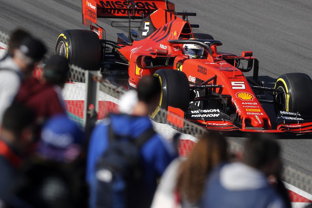 F1, test Barcellona: Vettel out per un problema meccanico