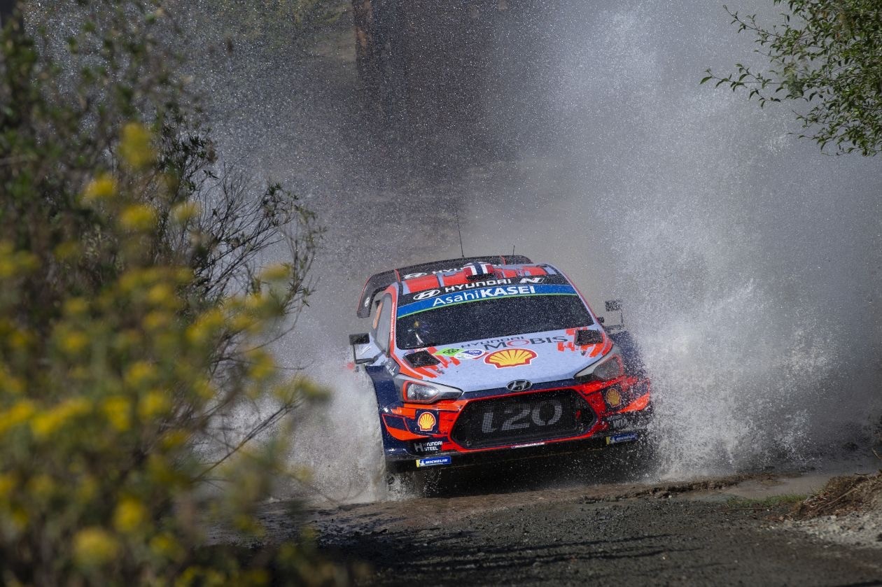 WRC, Messico: Mikkelsen primo leader