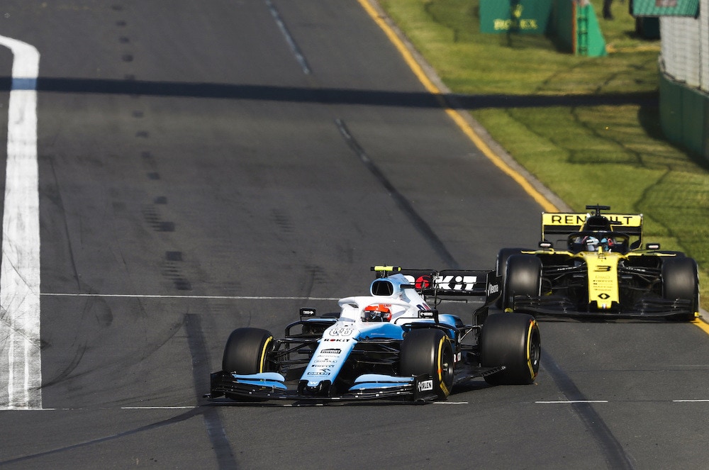 GP Australia, Kubica tra contatti e una Williams che perde pezzi