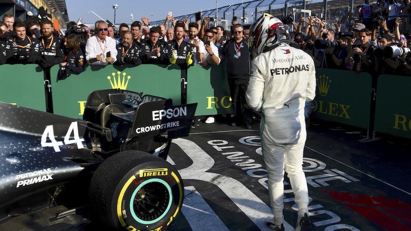 Mercedes, fondo di Hamilton danneggiato dai cordoli