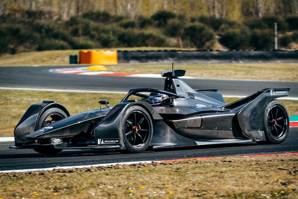 Formula E: Mercedes, primi test per la Freccia d'Argento elettrica