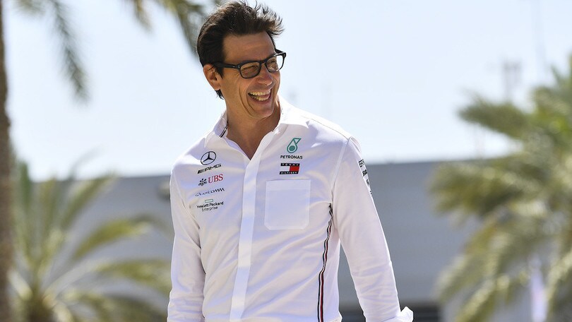 GP Cina, Wolff: "Per vincere prima devi finire le gare"
