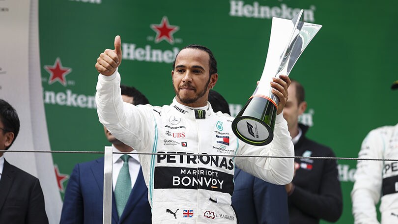 Formula 1 Cina: Hamilton si prende il comando