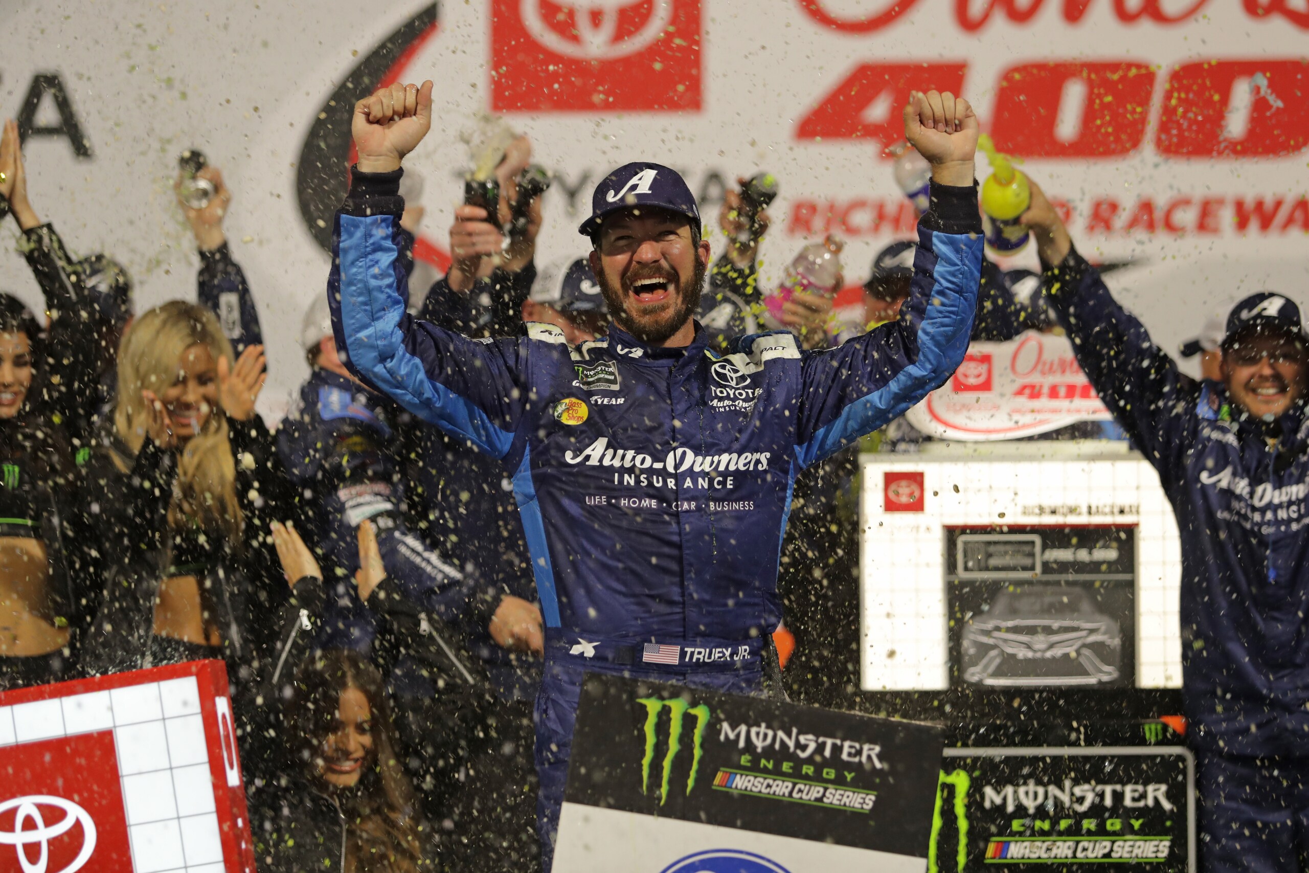 Nascar: per Martin Truex Jr prima vittoria col team Gibbs