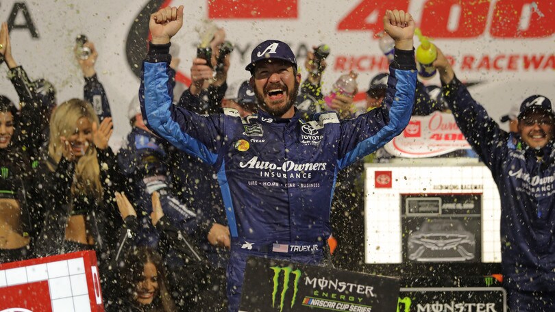 Nascar: per Martin Truex Jr prima vittoria col team Gibbs