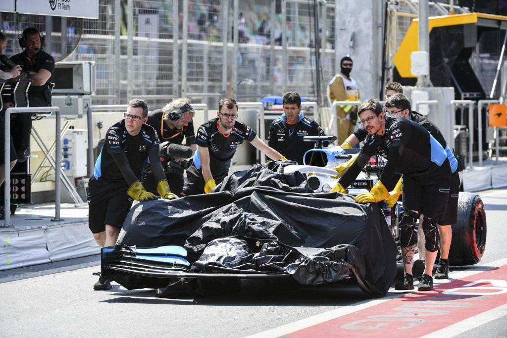 Live F1, GP Azerbaijan: libere 1 sospese per un tombino