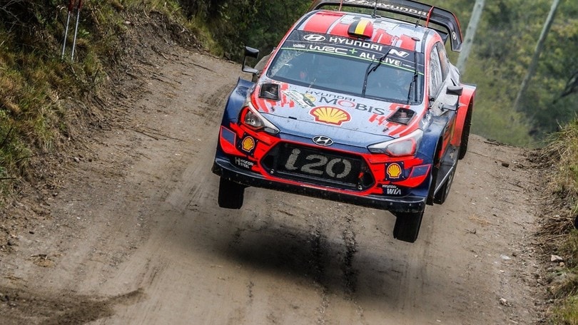 WRC, Rally Argentina: Neuville vola verso la vittoria