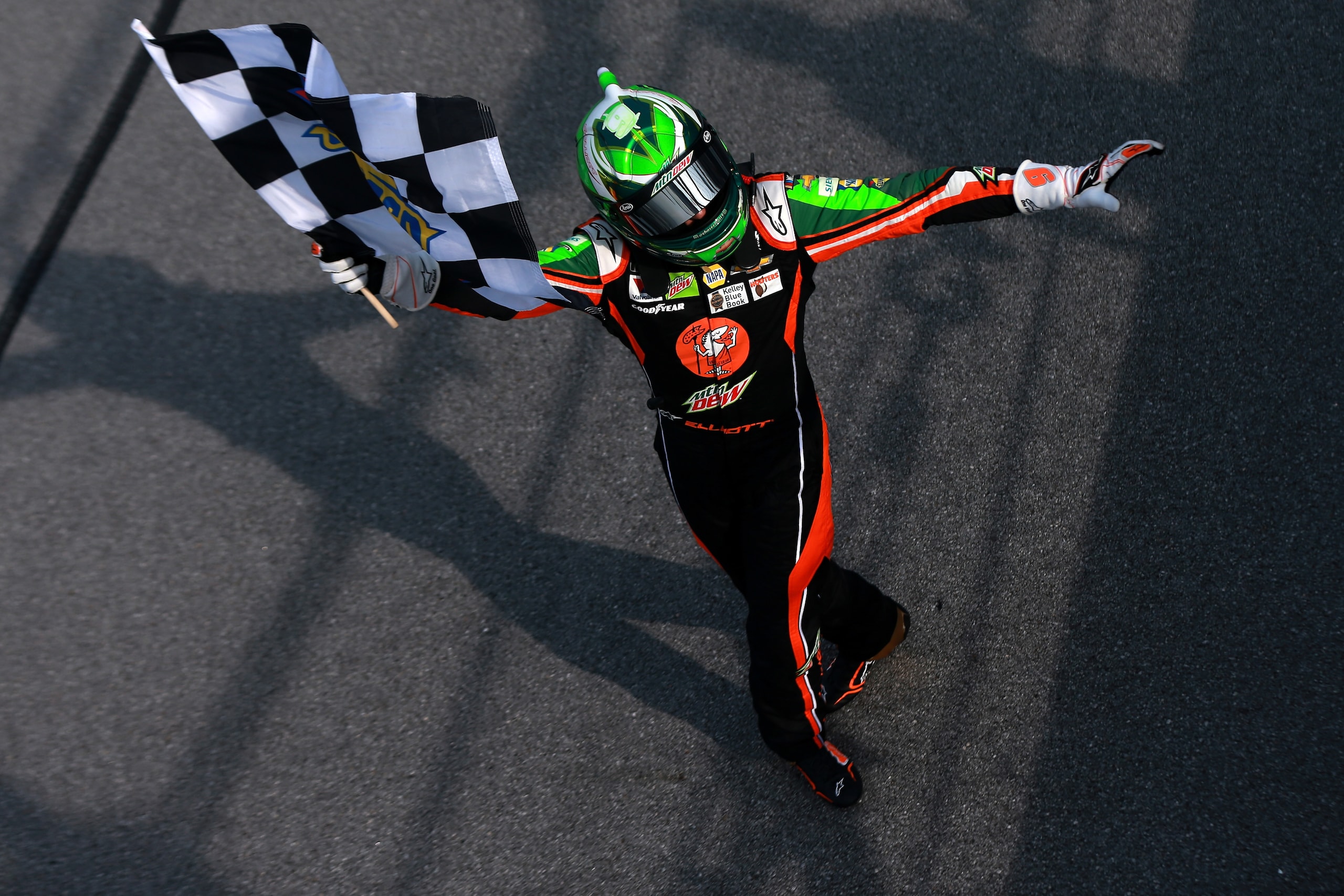 NASCAR, Chase Elliot vince a Talladega