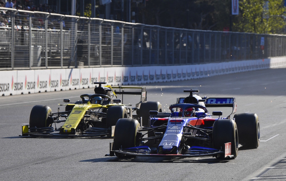 GP Azerbaijan: Kvyat su Ricciardo: 'Gli regalerò uno specchietto'