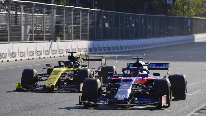 GP Azerbaijan: Kvyat su Ricciardo: 'Gli regalerò uno specchietto'