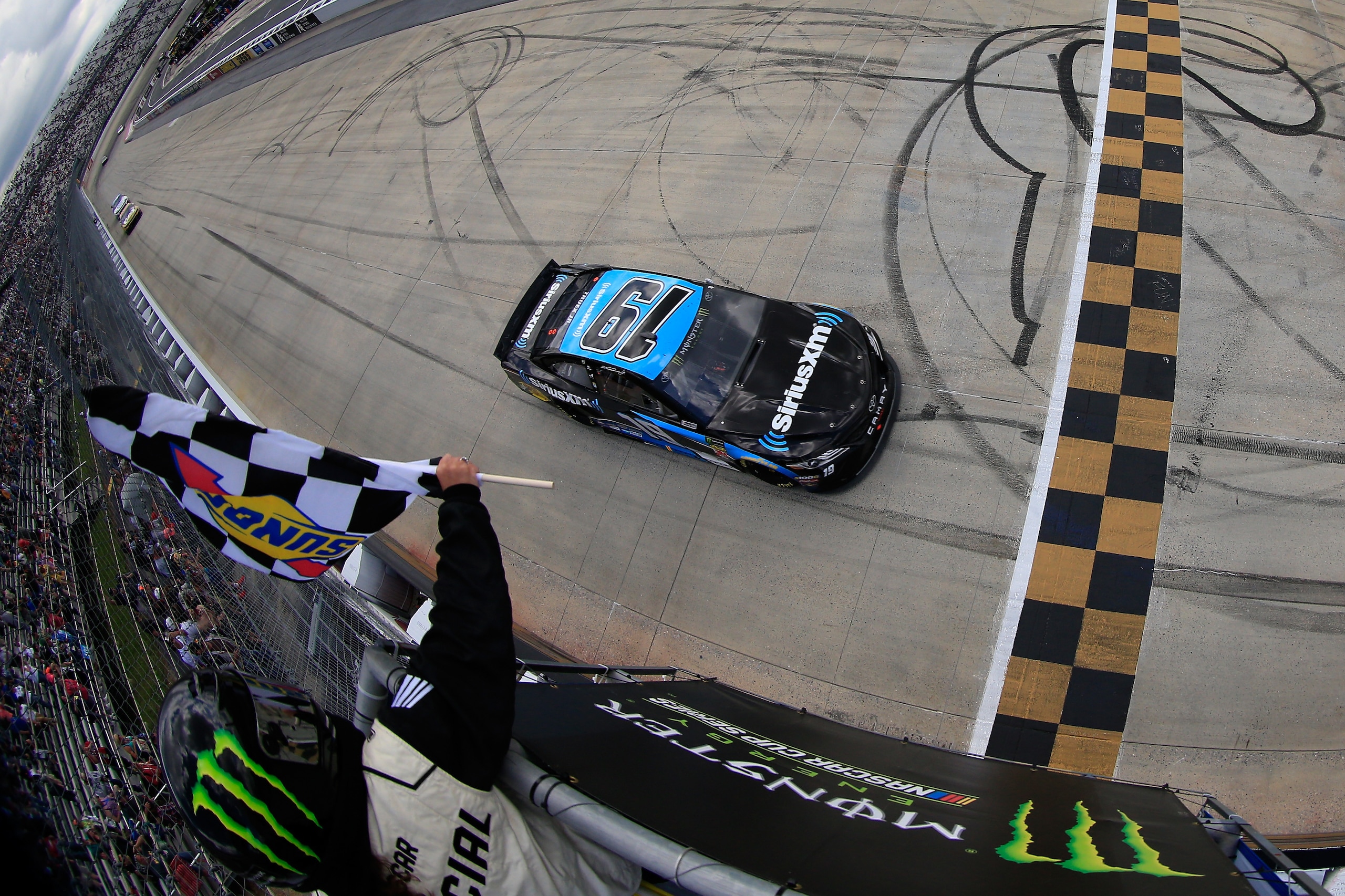 Nascar: Truex vince partendo dal fondo sul 'monster mile'