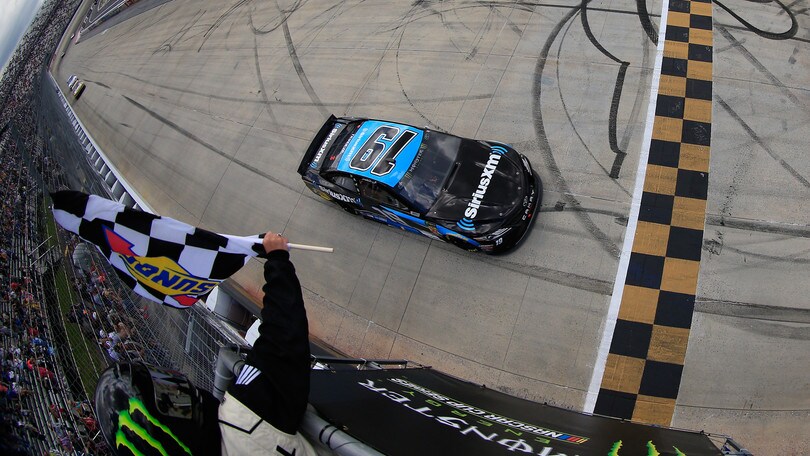 Nascar: Truex vince partendo dal fondo sul 'monster mile'