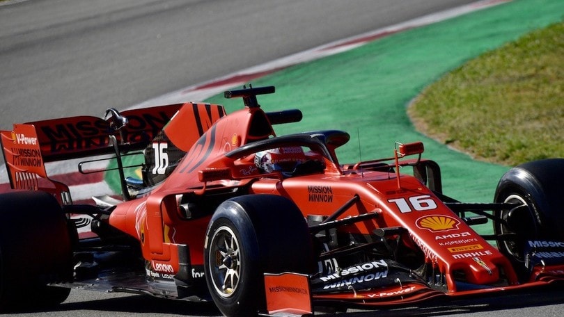 Test Barcellona: Fuoco torna sulla Ferrari, Leclerc in pista con Pirelli
