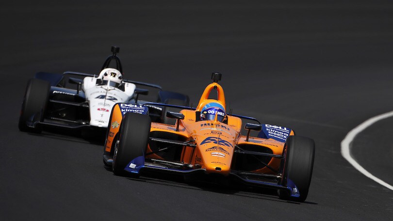 Indy 500: Alonso a muro nelle libere, sfida tutta in salita