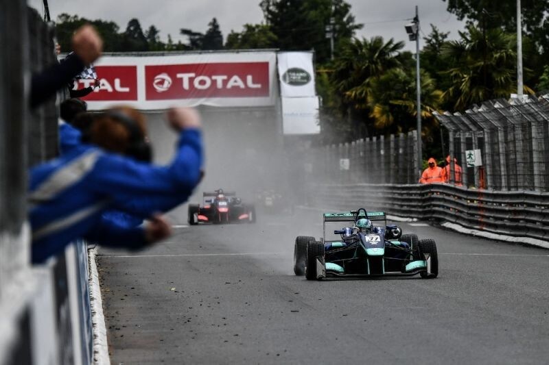 Billy Monger, storica vittoria a Pau