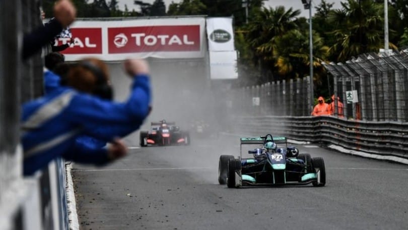 Billy Monger, storica vittoria a Pau