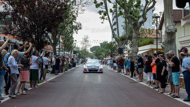 Bagno di folla fra le vie del glamour per il TCR DSG Endurance