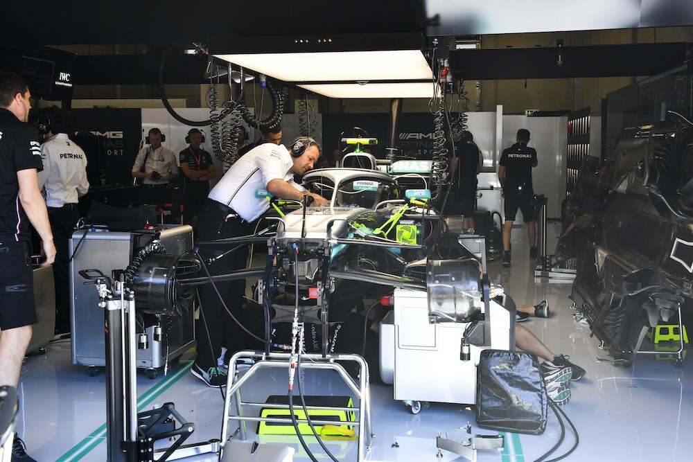 GP Austria: Bottas cambia MGU-K, Sainz in penalità con Albon