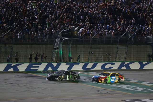 Nascar: fratelli coltelli all'ultimo giro in Kentucky